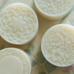 Sabonetes de lavanda com extrato de aloe vera e manteiga de karité. Base glicerinada 100% vegetal