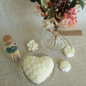 Kit Presente "Essência Natural" – Arranjo Floral + Vela Coração + Itens Decorativos