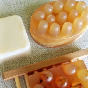 Banho de Jasmim e Camomila - conjunto de sabonetes de Jasmim com camomila. Sabonete com argila branca e óleo de amêndoas.