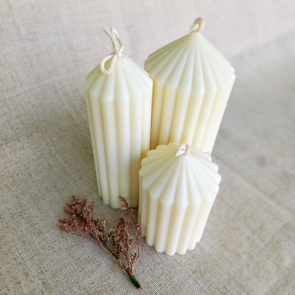 Trio de Velas Pilar Caneladas – Cera Vegetal & Pavio de Algodão