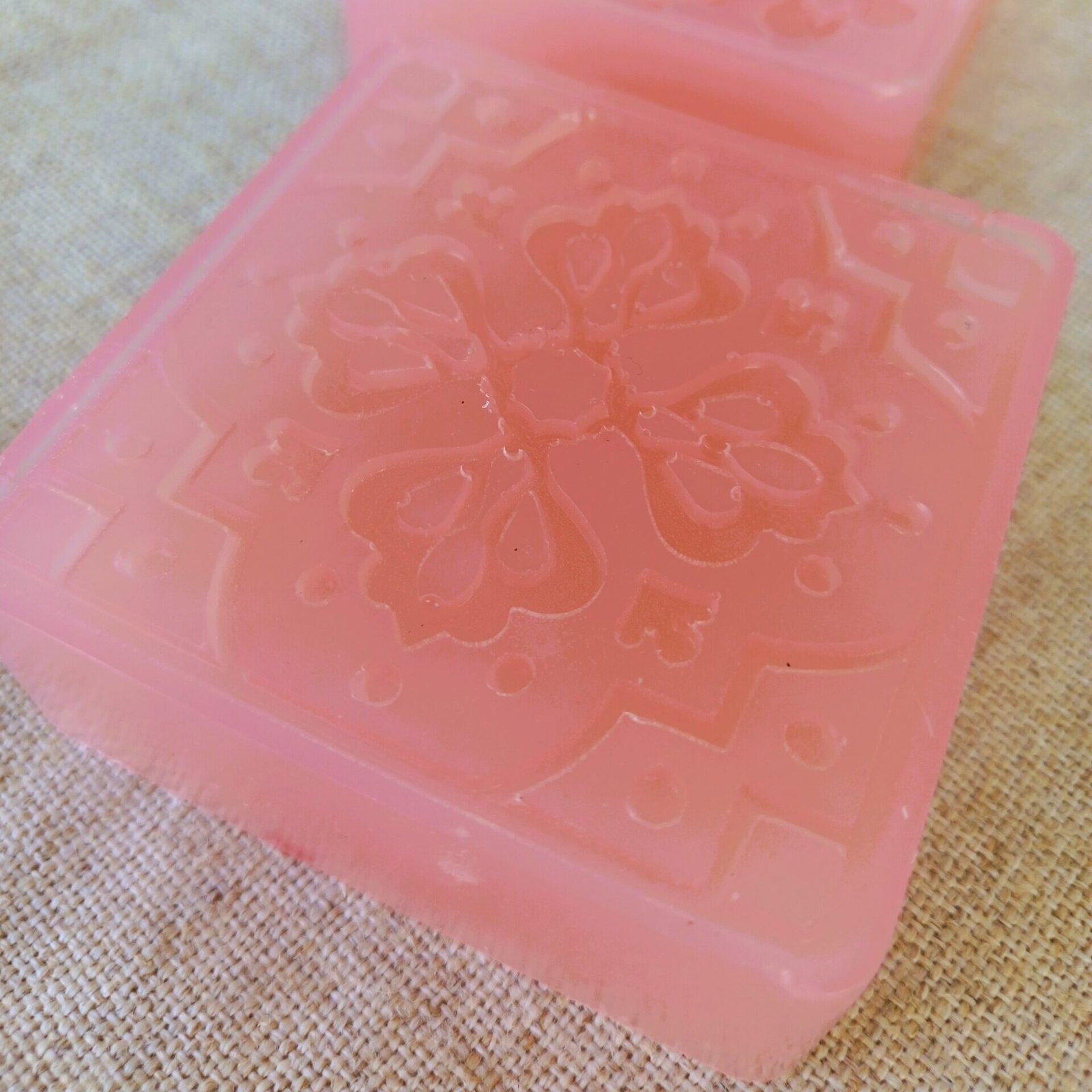Sabonete Glicerinado Vegetal de Gerânio, Rosa Mosqueta & Frutas Vermelhas - 100% vegetal 3 Sabonete Glicerinado Vegetal de Gerânio, Rosa Mosqueta & Frutas Vermelhas - 100% vegetal