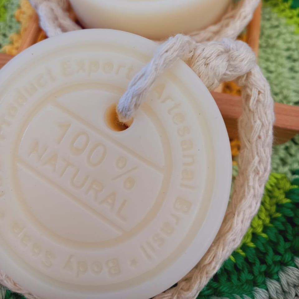 Sabonete Glicerinado Vegetal de Murumuru & Extrato de Aveia - 100% vegetal 4 Sabonete glicerinado vegetal com manteiga de murumuru e extrato de aveia. Artesanal, hidratante, nutritivo e livre de ftalatos e parabenos. Sabonete glicerinado vegetal de murumuru e extrato de aveia.