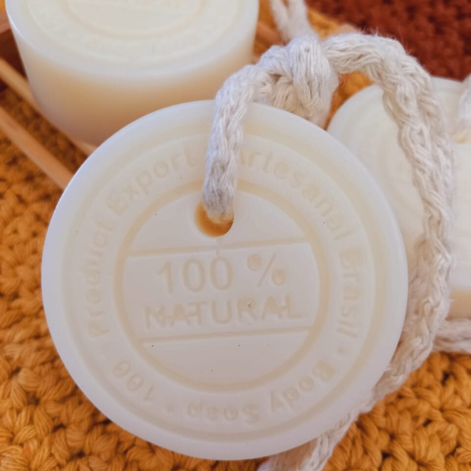 Sabonete Glicerinado Vegetal de Murumuru & Extrato de Aveia - 100% vegetal 2 Sabonete glicerinado vegetal com manteiga de murumuru e extrato de aveia. Artesanal, hidratante, nutritivo e livre de ftalatos e parabenos. Sabonete glicerinado vegetal de murumuru e extrato de aveia.