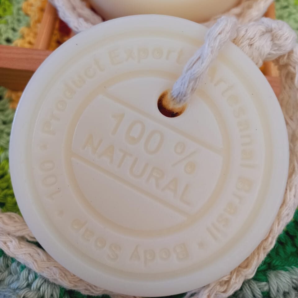 Sabonete Glicerinado Vegetal de Murumuru & Extrato de Aveia - 100% vegetal 1 Sabonete glicerinado vegetal com manteiga de murumuru e extrato de aveia. Artesanal, hidratante, nutritivo e livre de ftalatos e parabenos. Sabonete glicerinado vegetal de murumuru e extrato de aveia.