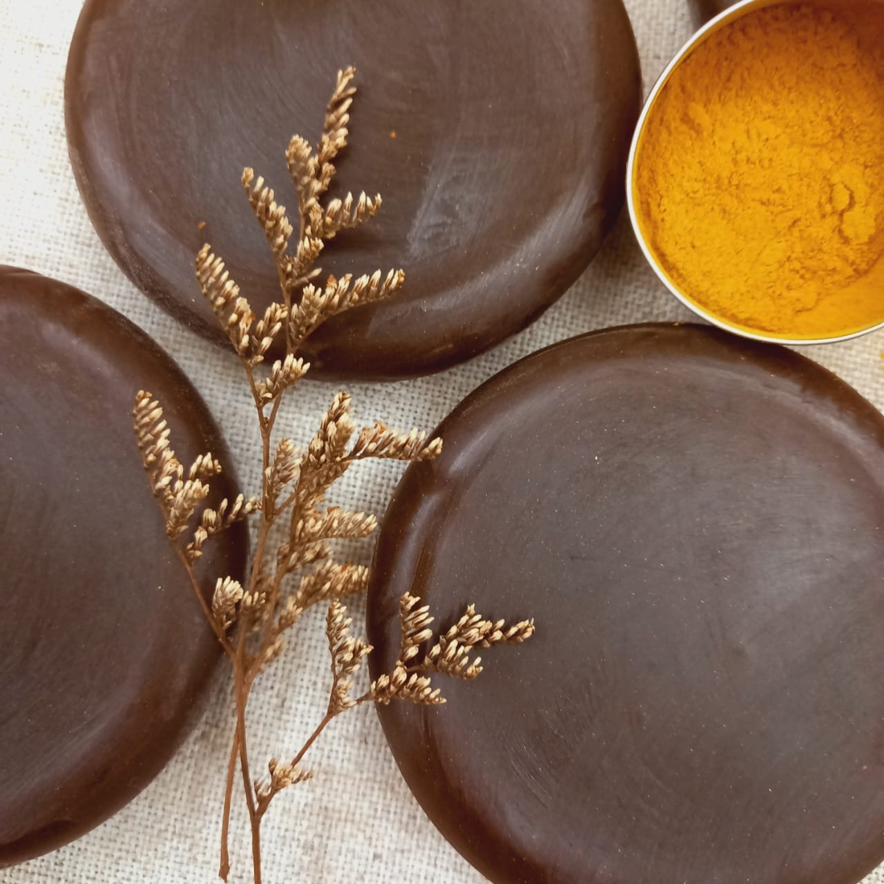 Sabonete Glicerinado Vegetal de Cipreste, Manteiga de Karité & Açafrão - 100% vegetal 3 Sabonete Glicerinado Vegetal de Cipreste, Manteiga de Karité & Açafrão Palmaverde – Oficina Natural