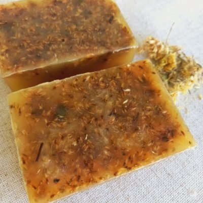 Sabonete Artesanal de Macela, Manteiga de Manga & Erva-Doce – Base Vegetal