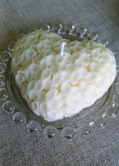Vela coração. Com detalhes florais